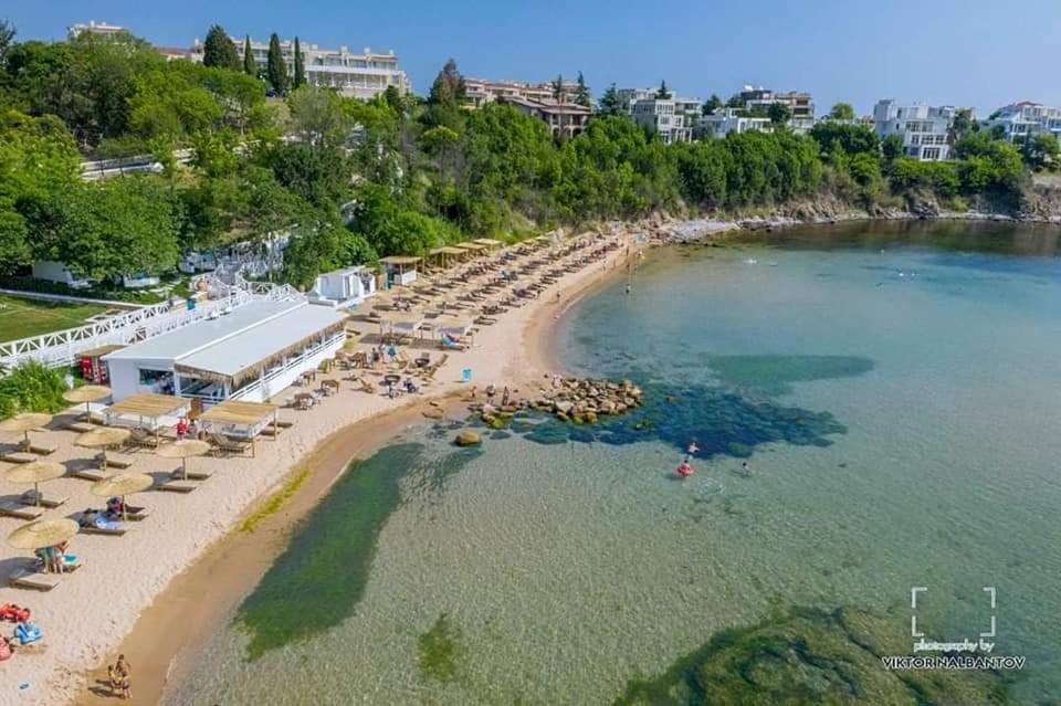 Captain'S Island Deluxe Chernomorets Bagian luar foto