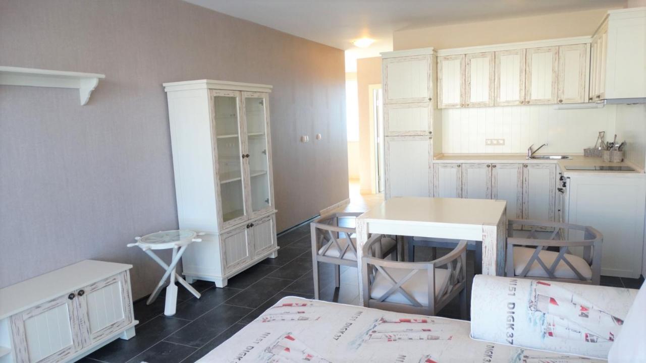 Captain'S Island Deluxe Chernomorets Bagian luar foto