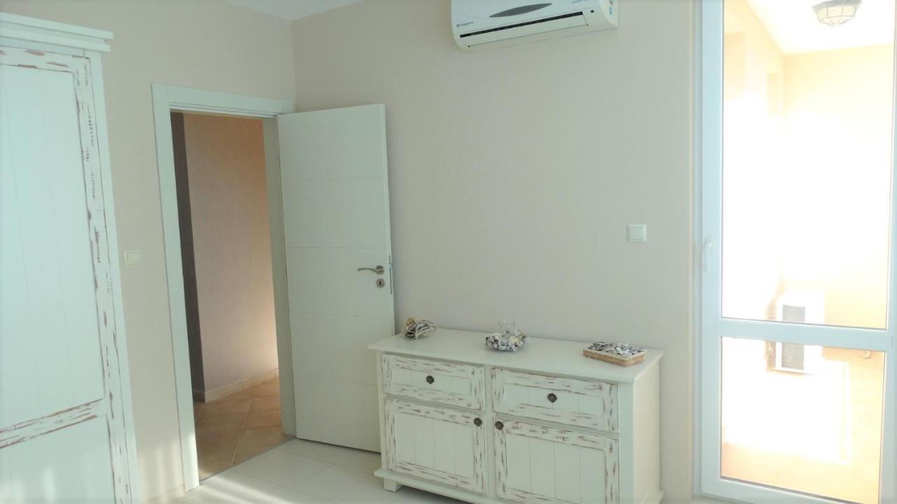 Captain'S Island Deluxe Chernomorets Bagian luar foto