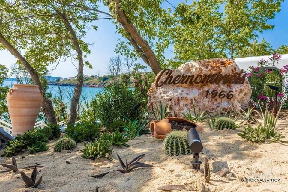 Captain'S Island Deluxe Chernomorets Bagian luar foto
