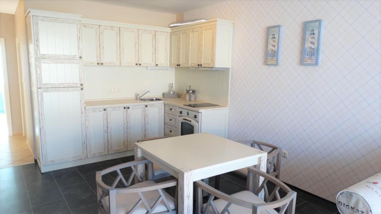Captain'S Island Deluxe Chernomorets Bagian luar foto