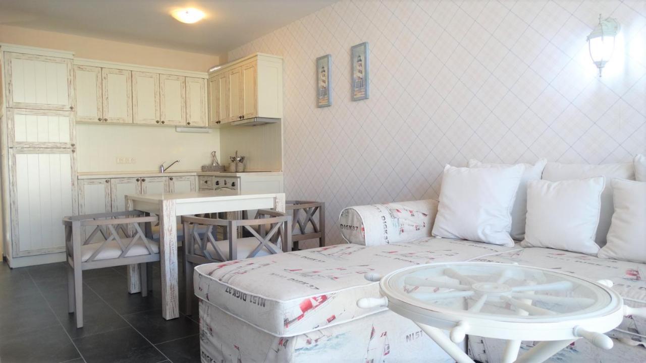 Captain'S Island Deluxe Chernomorets Bagian luar foto